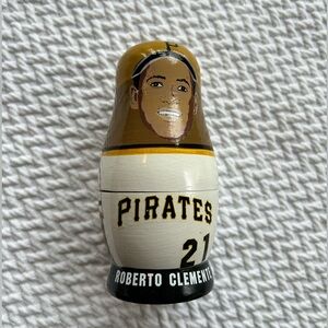 Roberto Clemente Pittsburgh Pirates Nesting Dolls Baseball No 21 5x2” 3 dolls